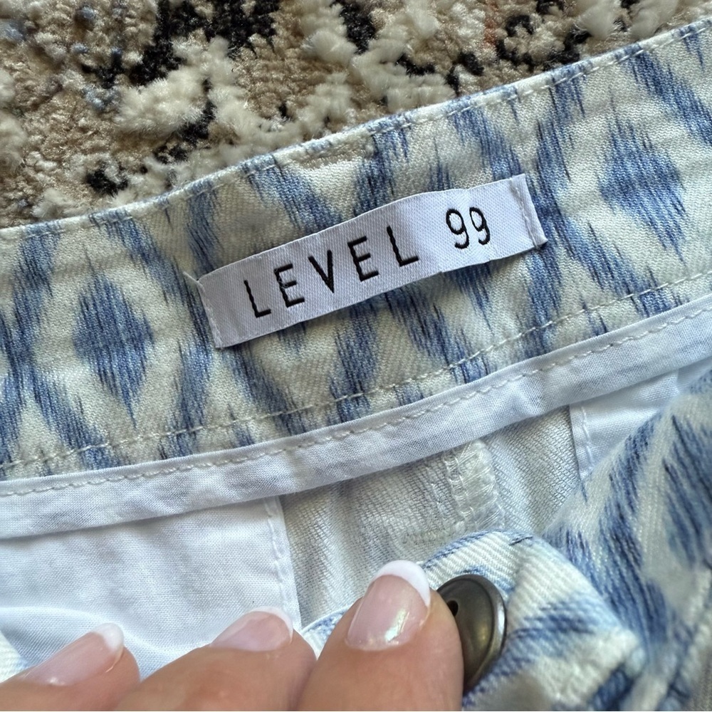 Level 99 Ikat Diamond Print Shorts Blue White Size 27 Flat Front - Picture 5 of 9